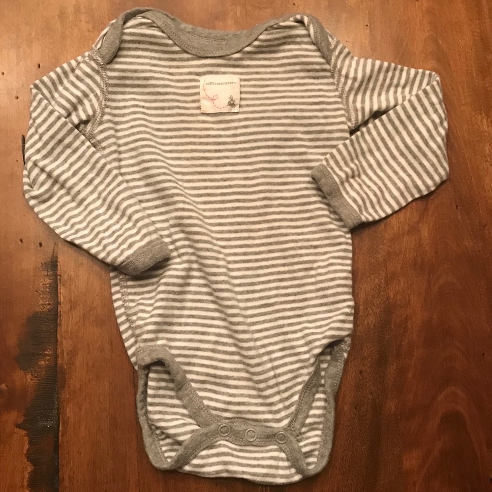 🐝 Burt’s Bees Baby Onesie 🐝